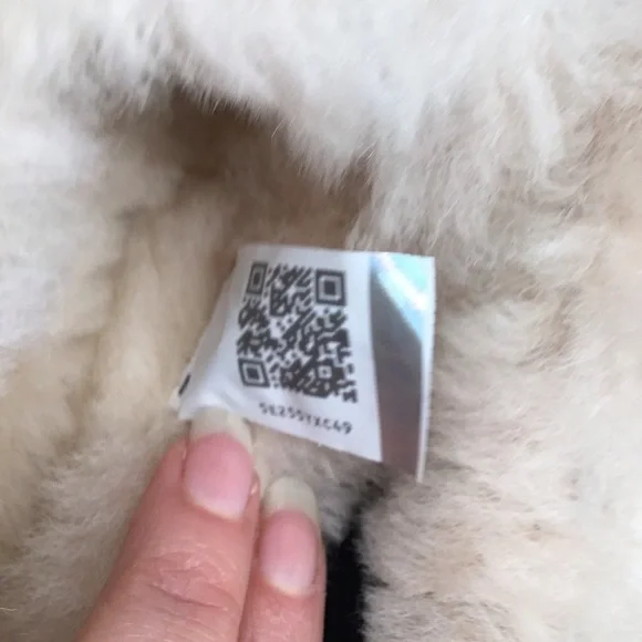 Ugg Kendyl black size 5 slipper - Picture 9 of 9